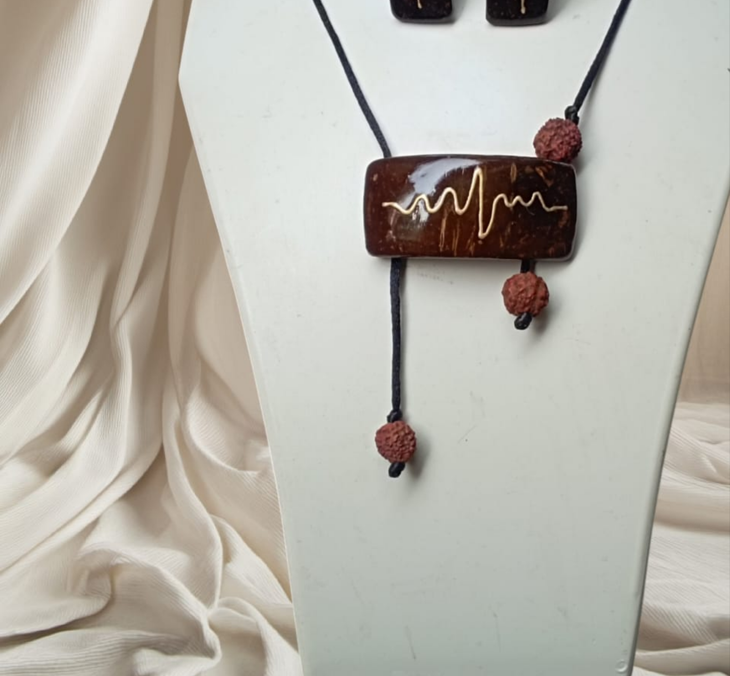 MIRAL INDIA Beating heart pendant set