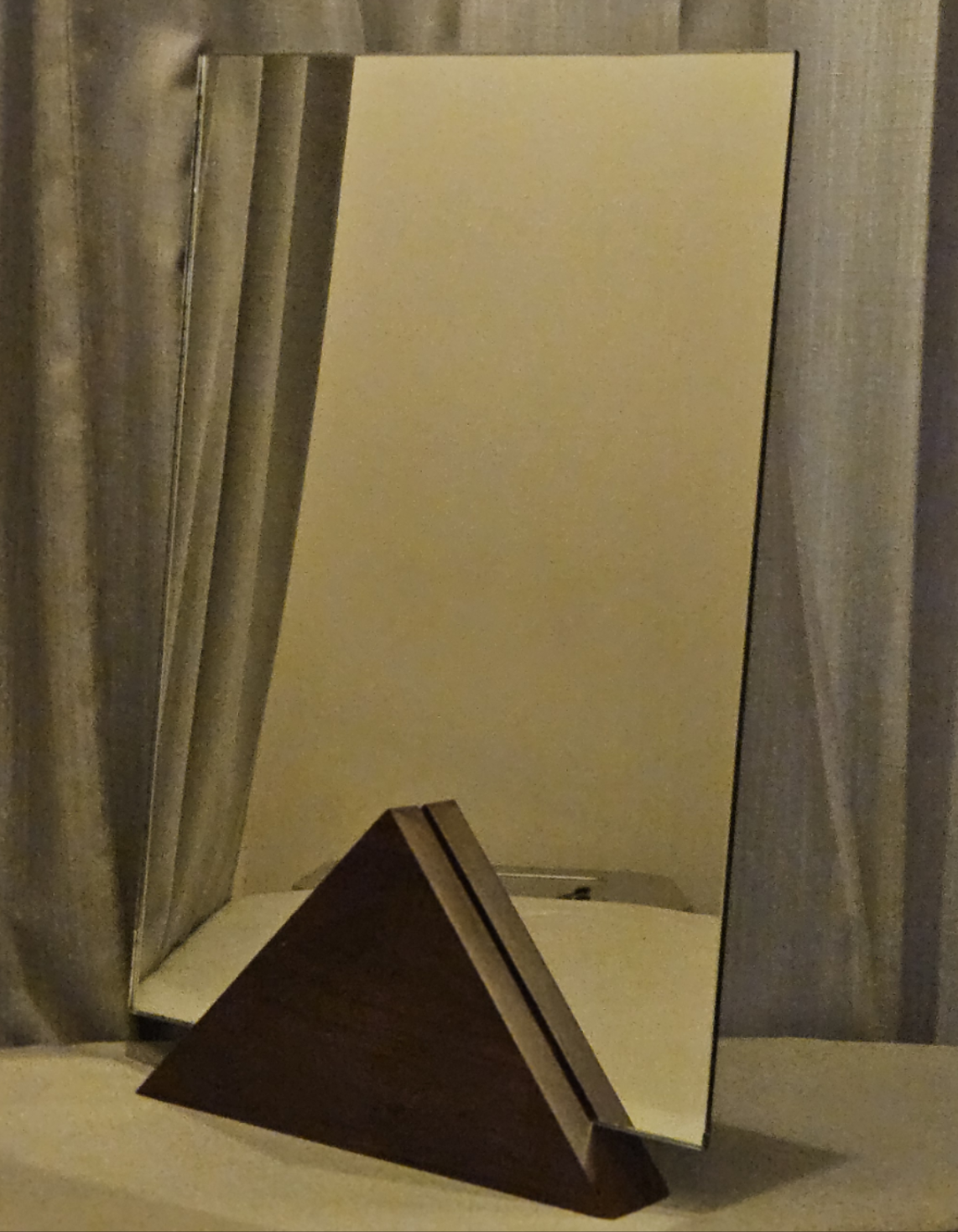 TRIGONAL MIRROR ORNAMENT