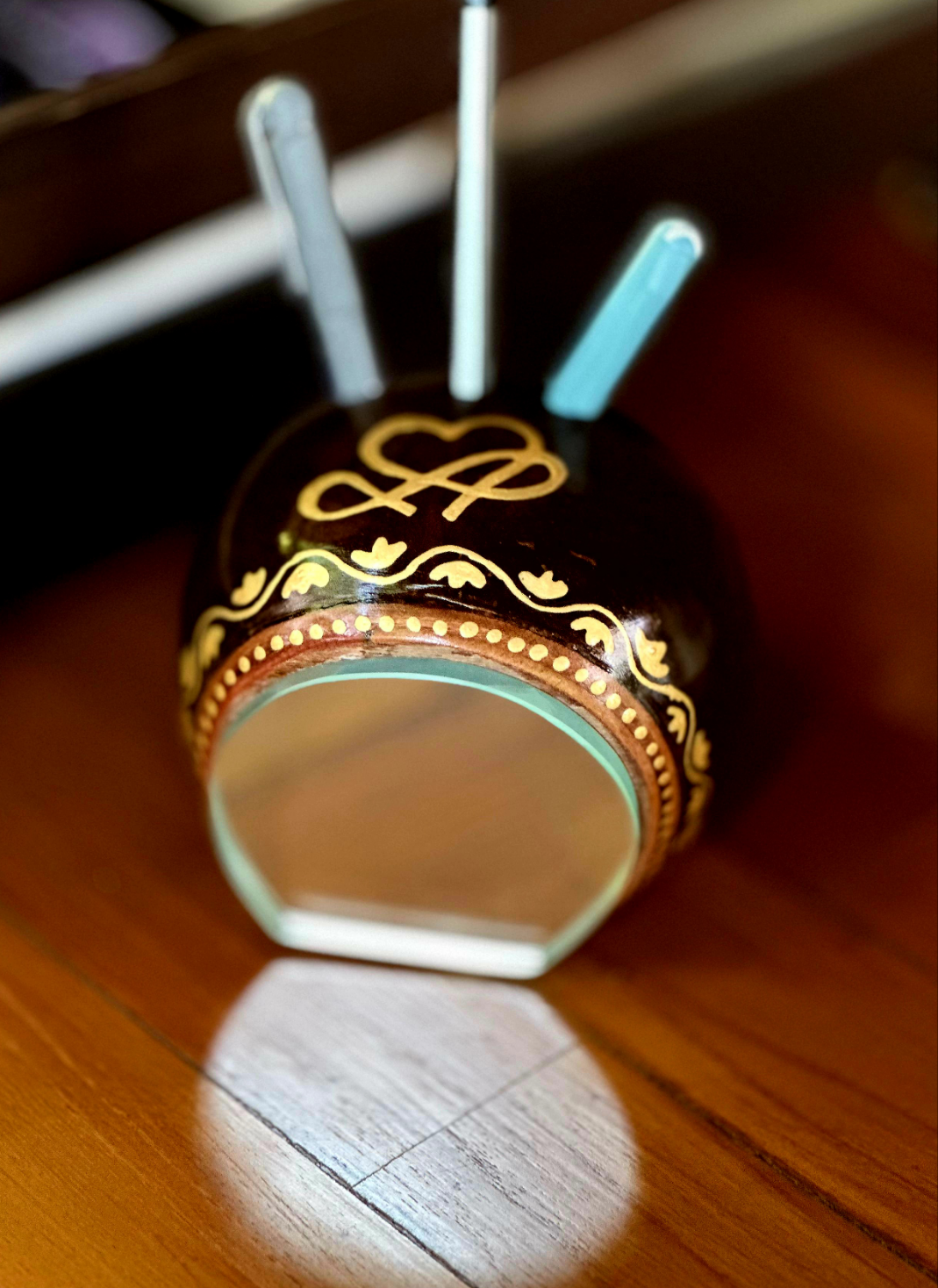COCO MIRROR- 2 in 1 MINI TABLE MIRROR WITH PEN HOLDER