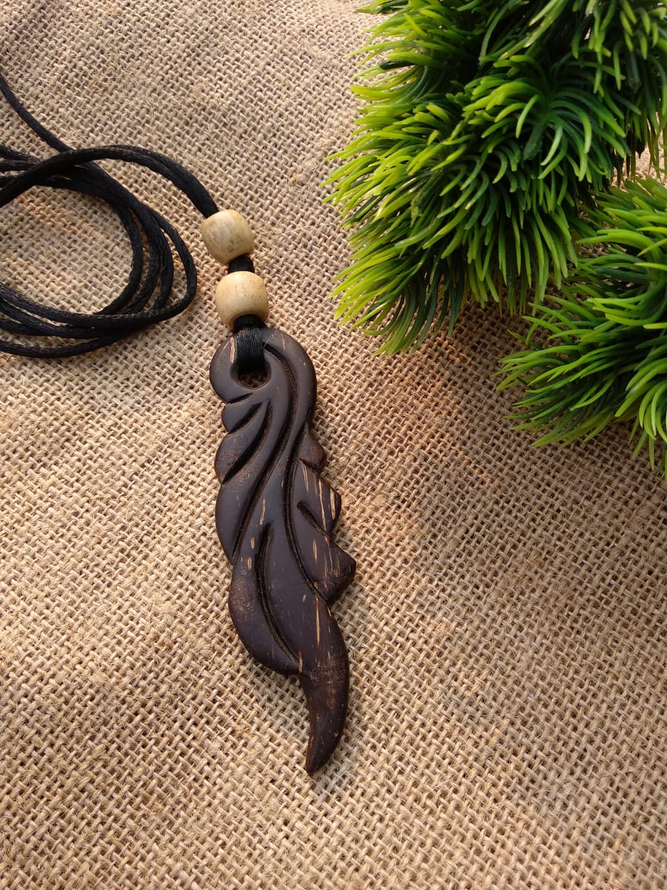 THE FEATHER PENDANT NECKLACE
