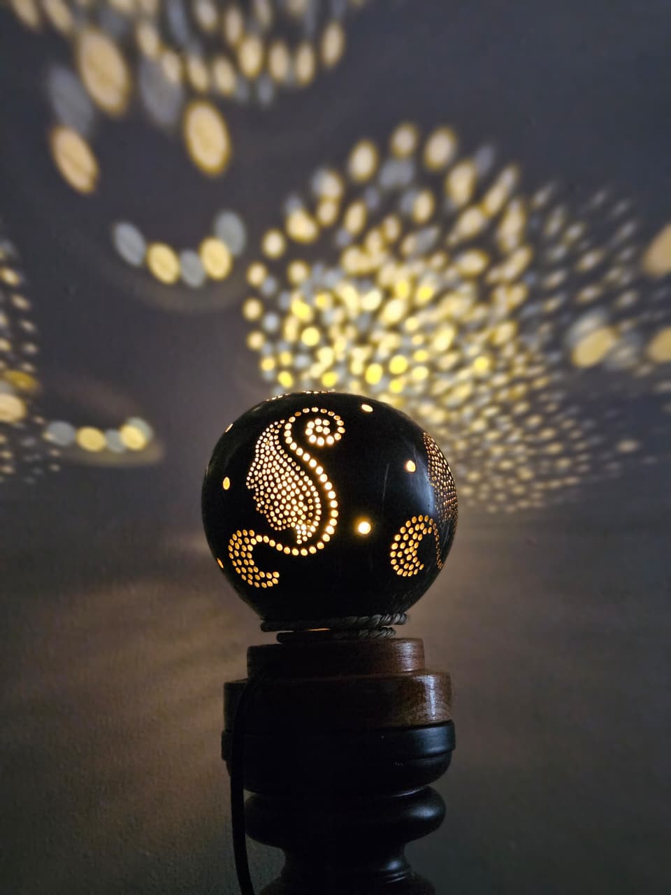 MIRAL INDIA LADY FIGURINE TABLE LAMP