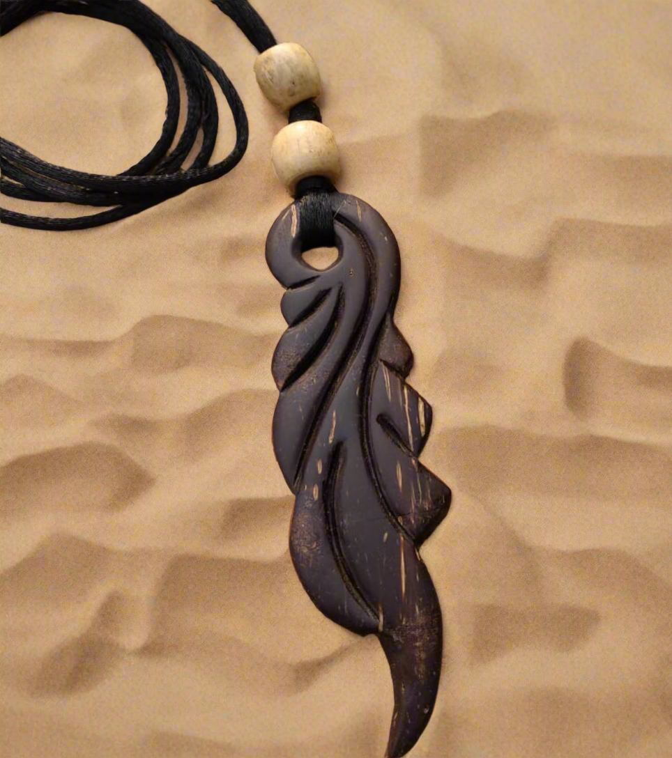 THE FEATHER PENDANT NECKLACE