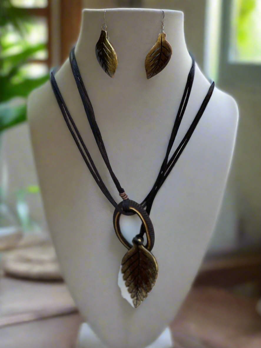 SENSATIONS 4 IN 1 NECKLACE SET