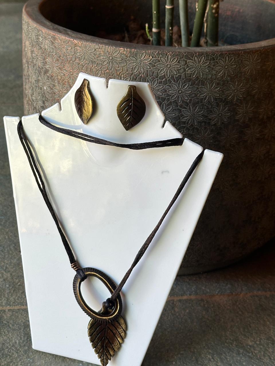 SENSATIONS 4 IN 1 NECKLACE SET