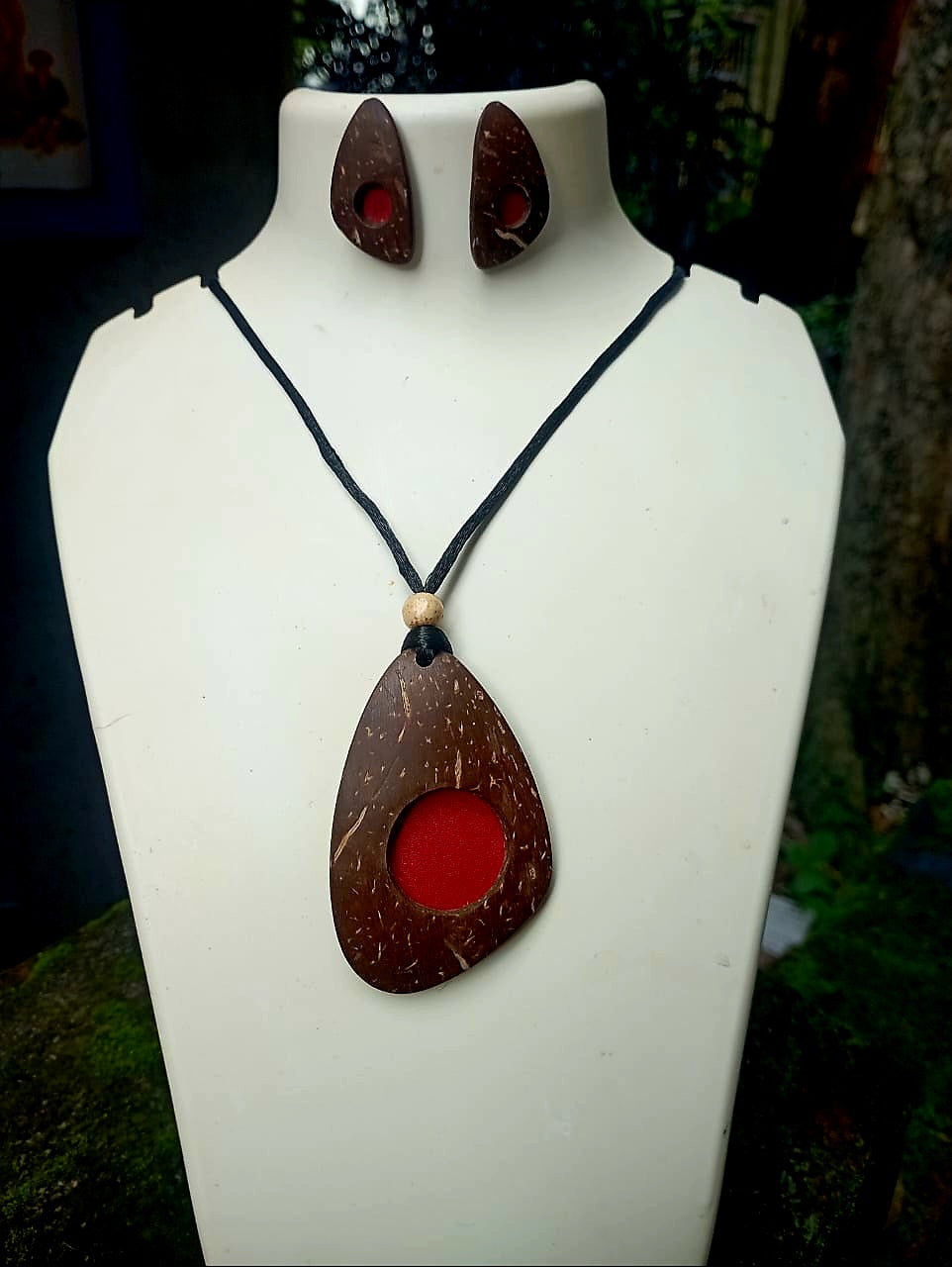 Jewelry set with pendant and earrings on a white mannequin bust.