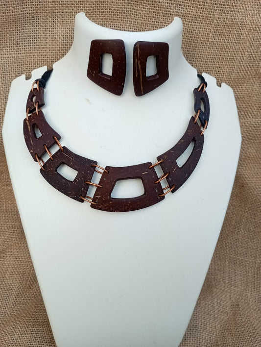 THE QUADRA NECKLACE SET