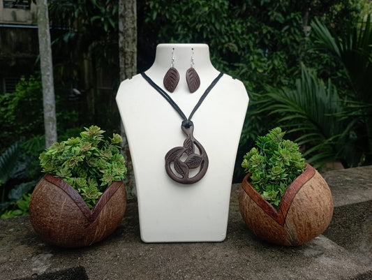 THE LEAF CYCLE PENDANT SET