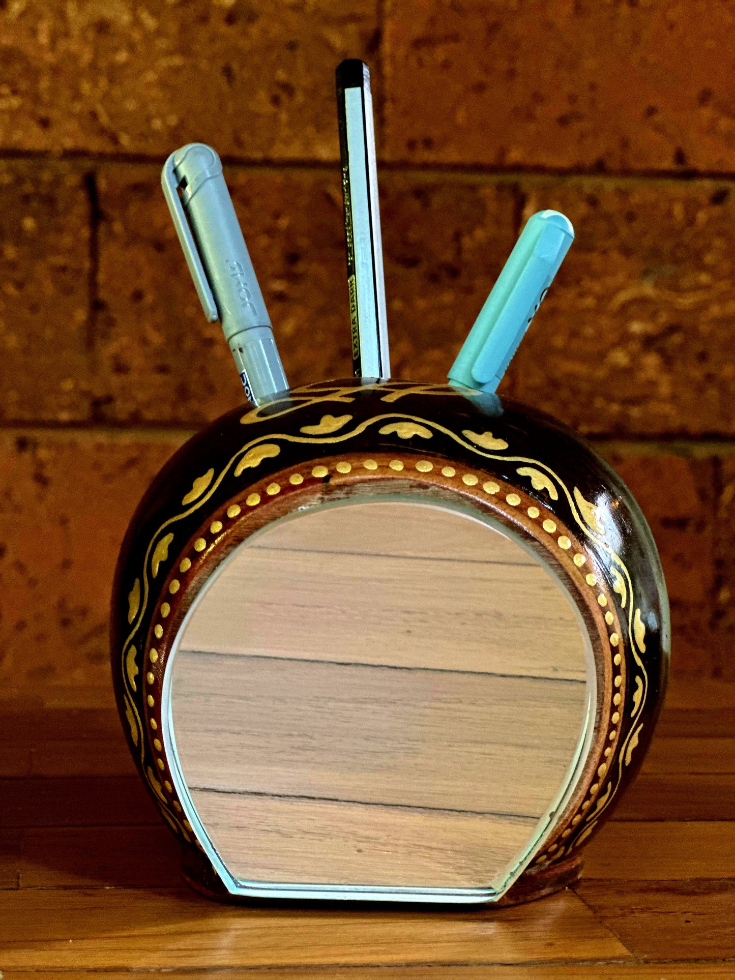 COCO MIRROR- 2 in 1 MINI TABLE MIRROR WITH PEN HOLDER