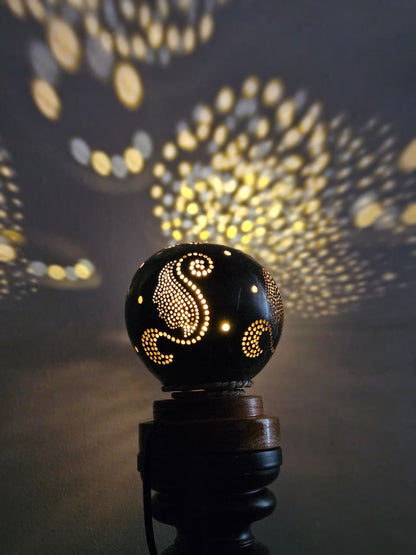 MIRAL INDIA  LADY FIGURINE TABLE LAMP