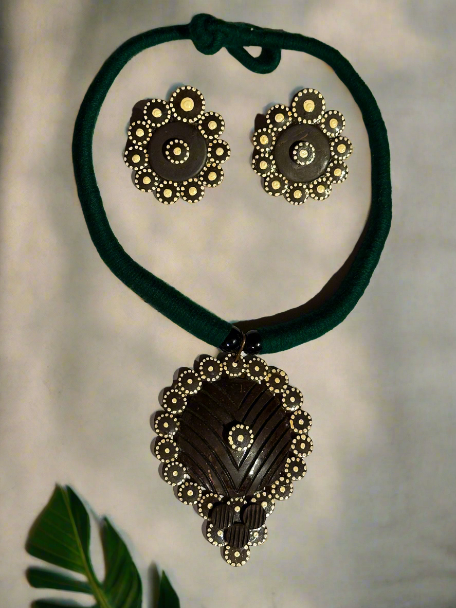 Pookkalam  necklace set with earrings
