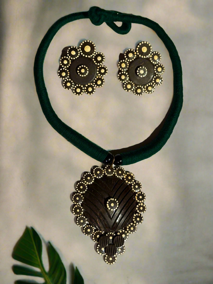 Pookkalam  necklace set with earrings