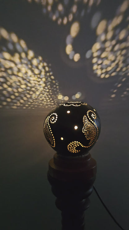 MIRAL INDIA  LADY FIGURINE TABLE LAMP