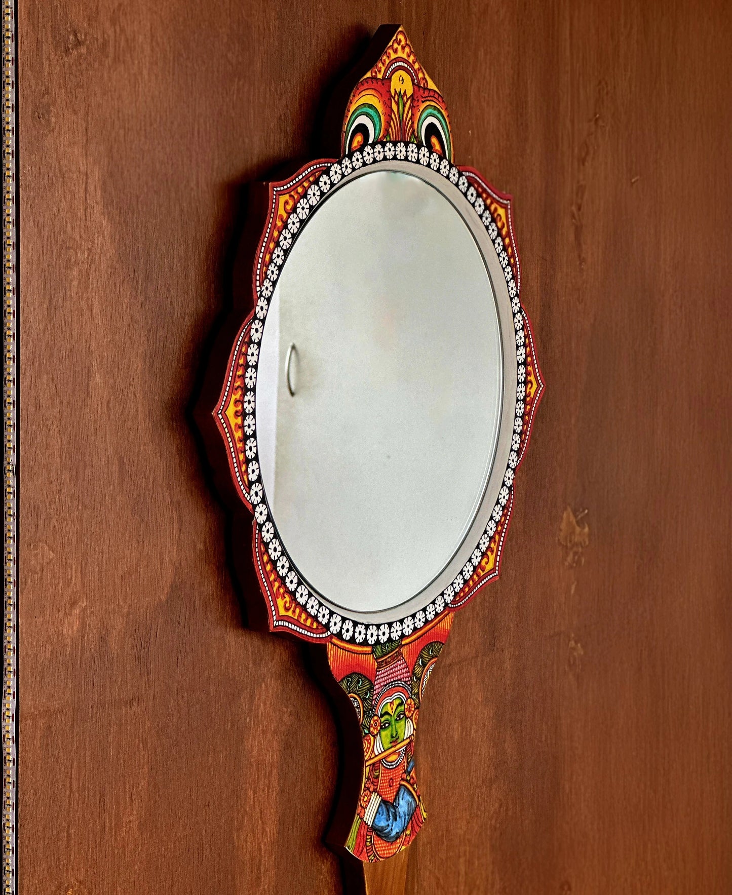 Decorative hand mirror 