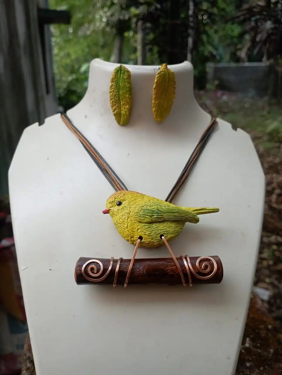 MIRAL INDIA WARBLER  BIRD PENDANT SET